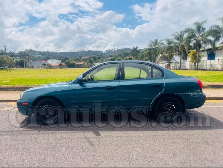 Hyundai ELANTRA 2002 - foto 1