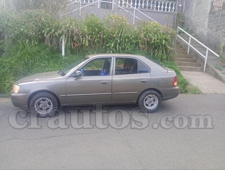 Hyundai ACCENT 2000 - foto 1