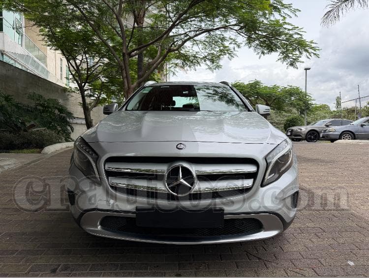 Mercedes Benz GLA200 2015 - foto 1