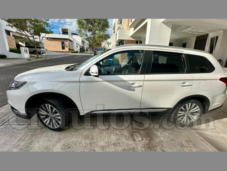 Mitsubishi OUTLANDER GL 2022 - foto 1