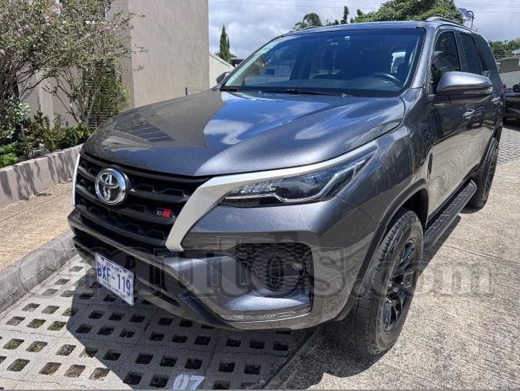 Toyota FORTUNER 2023 - foto 1