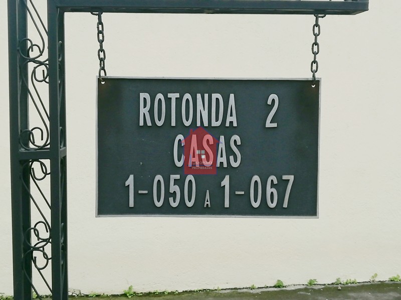 <p></p><p>Lote en Residencial Los Arcos, Cariari, Heredia, Costa Rica</p><p>Características:</p><p></p><ul><li>Área de terreno: 389 m2</li><li>Frente: 10 m</li><li>Fondos: 29.81m y 24.39m</li><li>Topografía plana</li><li>Ubicado en la segunda Rotonda</li></ul><p></p><p><b>Precio de venta rebajado de $130.000 a $110.000</b></p><p> </p><p>EN…